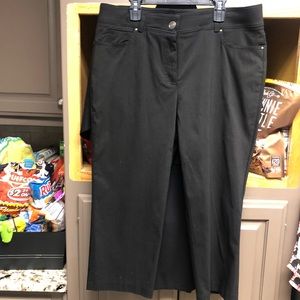 New women’s black capris from Linda Conrad